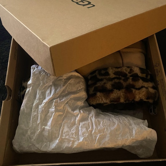 Ugg Plush Leopard Print Tan Women's Boots - Picture 4 of 4